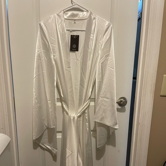 White Long Boudoir Robe | SecretLoveLingerie - Picture 2 of 8